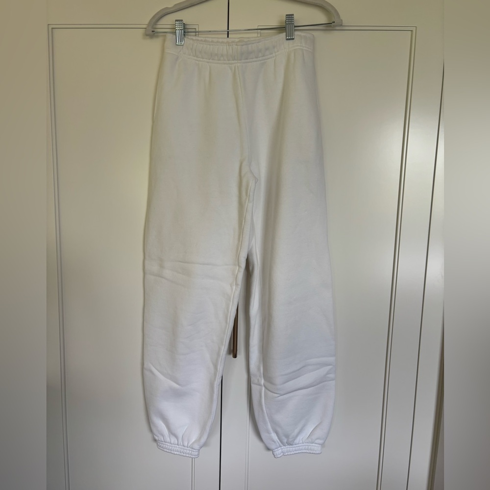 Aritzia TNA Mega Classic White Joggers - 2XS